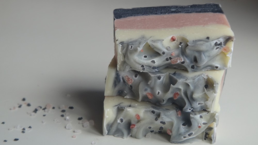 Savon à l'argile rose + noire d'Australie