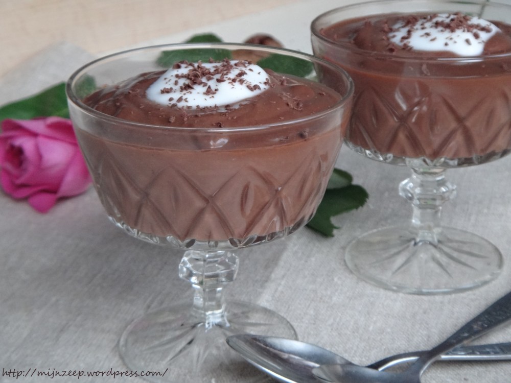 Raw chocolate mousse