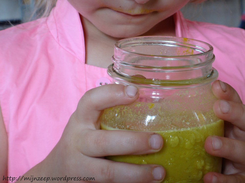 Dairy-free turmeric shake